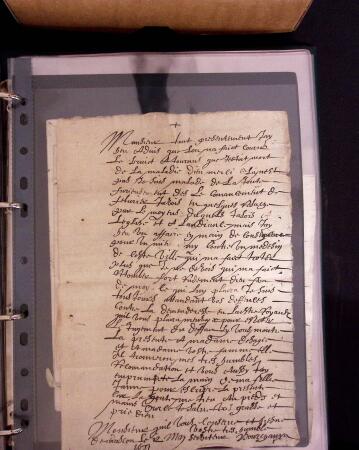 1625-1860 +370 lettres accumulées en 4 classeurs,