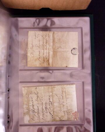 1625-1860 +370 lettres accumulées en 4 classeurs,