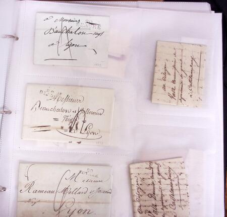 1625-1860 +370 lettres accumulées en 4 classeurs,
