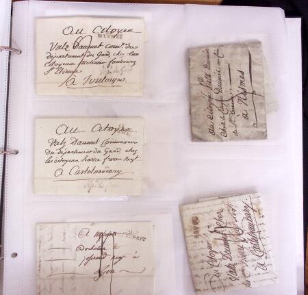 1625-1860 +370 lettres accumulées en 4 classeurs,