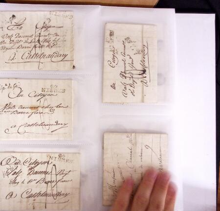 1625-1860 +370 lettres accumulées en 4 classeurs,