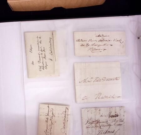 1625-1860 +370 lettres accumulées en 4 classeurs,