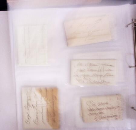 1625-1860 +370 lettres accumulées en 4 classeurs,