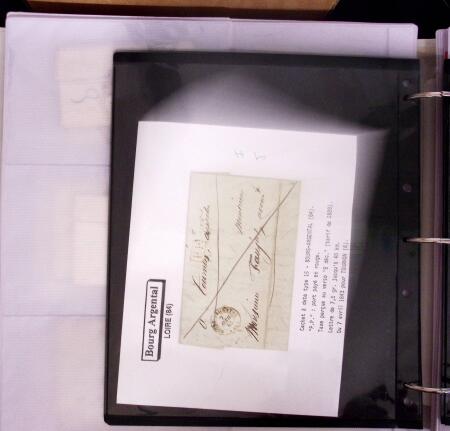 1625-1860 +370 lettres accumulées en 4 classeurs,