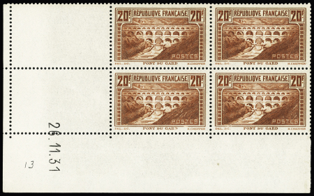 1930 N°262 20f Pont du Gard, lot de 46 timbres neufs ** dont 10 coins datés (à noter erreurs de date 26.11.1931 et 16.09.1937, et n°262b), TB