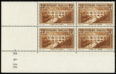 1930 N°262 20f Pont du Gard, lot de 46 timbres neufs ** dont 10 coins datés (à noter erreurs de date 26.11.1931 et 16.09.1937, et n°262b), TB