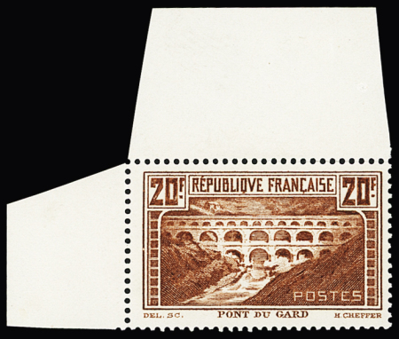 1930 N°262 20f Pont du Gard, lot de 46 timbres neufs ** dont 10 coins datés (à noter erreurs de date 26.11.1931 et 16.09.1937, et n°262b), TB