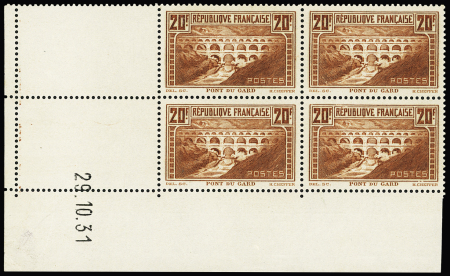 1930 N°262 20f Pont du Gard, lot de 46 timbres neufs ** dont 10 coins datés (à noter erreurs de date 26.11.1931 et 16.09.1937, et n°262b), TB