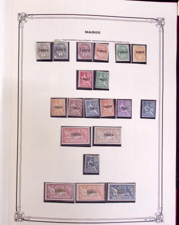 1918-1954, Collection du Maroc en neuf en gros album Yvert, dont n°89A, 150 à 152 en feuille de 25, nombreuses variétés (dont 125a, b, d), non dentelés avec bdf, carnet,, roulettes de 1954, blocs n°1 à 4, etc., TB
