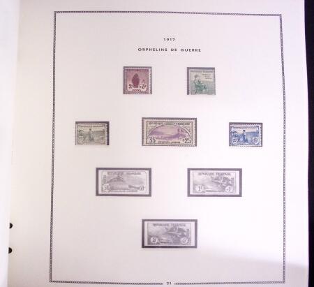 1849-2001, Collection de timbres de France en 4 albums MOC, des neufs dans les classiques, à noter n°1 et 9 obl., n°262 et Caisse d'amortissement en neufs, BF 3 et 6, PA 1/2, Prés, carnets Croix-Rouge 1952 et suivant