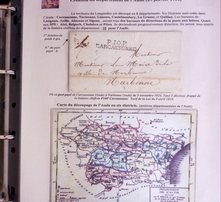 1746-1900, Collection d'exposition LA POSTE DANS L'AUDE en 80 pages avec une belle panoplie de PP à numéro, cursives rouges, T22, doubles cursives, PC du GC de Ginestas
