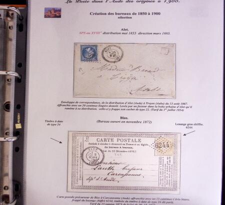 1746-1900, Collection d'exposition LA POSTE DANS L'AUDE en 80 pages avec une belle panoplie de PP à numéro, cursives rouges, T22, doubles cursives, PC du GC de Ginestas