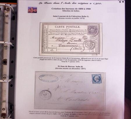 1746-1900, Collection d'exposition LA POSTE DANS L'AUDE en 80 pages avec une belle panoplie de PP à numéro, cursives rouges, T22, doubles cursives, PC du GC de Ginestas