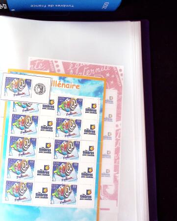 2000-2008 Lot de timbres personnalisés dans un classeur.