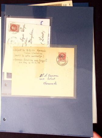 Une pochette avec de nombreux timbres/lettres sur Pétain,