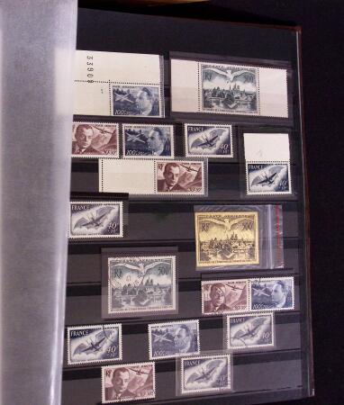 1927-2016, 2 Albums de poste aérienne, avec de bonnes valeurs en quantités multiples, obl. et neuf , n°1/2, 6c, 14, 15, PA militaire, dont lettres, partie moderne en bloc + 1 album du monde avec Colonie Françaises,