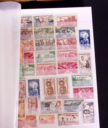 1927-2016, 2 Albums de poste aérienne, avec de bonnes valeurs en quantités multiples, obl. et neuf , n°1/2, 6c, 14, 15, PA militaire, dont lettres, partie moderne en bloc + 1 album du monde avec Colonie Françaises,