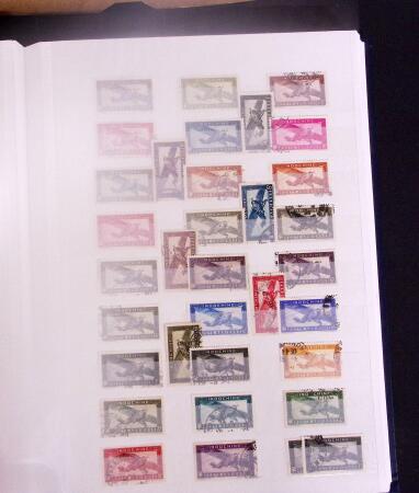 1927-2016, 2 Albums de poste aérienne, avec de bonnes valeurs en quantités multiples, obl. et neuf , n°1/2, 6c, 14, 15, PA militaire, dont lettres, partie moderne en bloc + 1 album du monde avec Colonie Françaises,