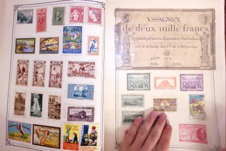 1914-1950 Un lot de vignettes sur la guerre, monté