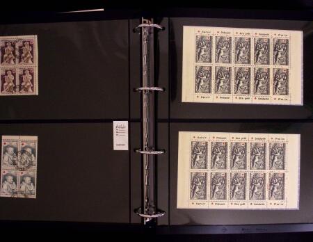 1918-1974, 2 classeurs de Croix-Rouge commençant par quelques lettres avec n°146 et 147 continuant avec les carnets mais surtout des essais de couleurs, des épreuves d'artistes en général signés, des épreuves de l