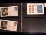 1918-1974, 2 classeurs de Croix-Rouge commençant par quelques lettres avec n°146 et 147 continuant avec les carnets mais surtout des essais de couleurs, des épreuves d'artistes en général signés, des épreuves de l