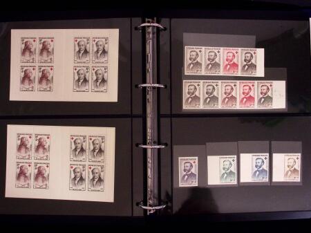 1918-1974, 2 classeurs de Croix-Rouge commençant par quelques lettres avec n°146 et 147 continuant avec les carnets mais surtout des essais de couleurs, des épreuves d'artistes en général signés, des épreuves de l