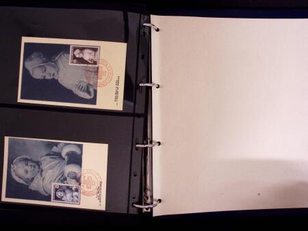 1918-1974, 2 classeurs de Croix-Rouge commençant par quelques lettres avec n°146 et 147 continuant avec les carnets mais surtout des essais de couleurs, des épreuves d'artistes en général signés, des épreuves de l