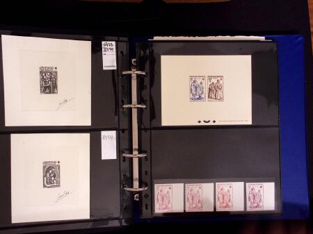 1918-1974, 2 classeurs de Croix-Rouge commençant par quelques lettres avec n°146 et 147 continuant avec les carnets mais surtout des essais de couleurs, des épreuves d'artistes en général signés, des épreuves de l