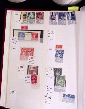 1849-1975 dont Mouchons, Pasteur, N°242**, 269*,