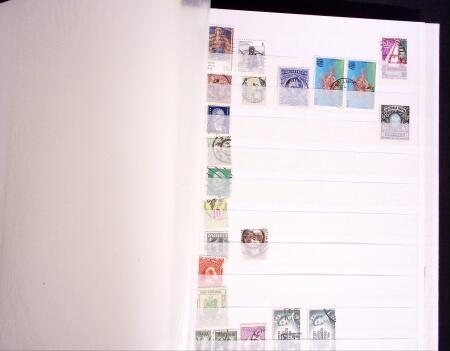 1840-2001 All-World collection in 7 albums incl. good sections of Switzerland, Vatican, Monaco. Algeria, Luxemburg, Spain, France, etc.