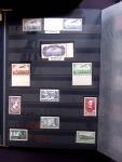 1930-2001, Collection de France en 6 albums, la majorité neuf sans trace de charnière, commençant par N°256 avec bdf**, N°263b se tenant à la normale, 269 **, 321**, 407 bande inter panneaux "Exposition Philatéliq