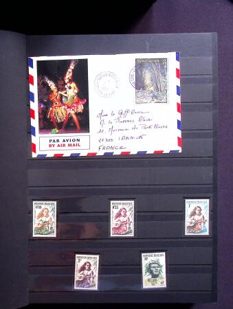 1930-2001, Collection de France en 6 albums, la majorité neuf sans trace de charnière, commençant par N°256 avec bdf**, N°263b se tenant à la normale, 269 **, 321**, 407 bande inter panneaux "Exposition Philatéliq