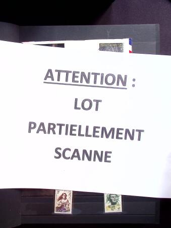 1930-2001, Collection de France en 6 albums, la majorité neuf sans trace de charnière, commençant par N°256 avec bdf**, N°263b se tenant à la normale, 269 **, 321**, 407 bande inter panneaux "Exposition Philatéliq
