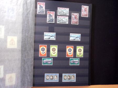 1852-1970, Mint & used collection in three stockbbooks,
