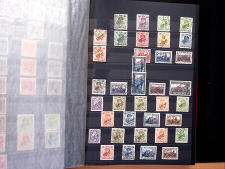 1852-1970, Mint & used collection in three stockbbooks,