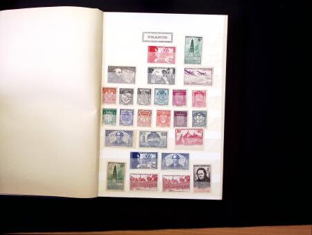 1925-50, Ensemble de timbres neufs en un classeurs