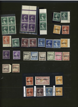 Collection de timbres de cours d'instruction dont série Pasteur et taxe, neufs ** et *, 3 blocs de 4 obl., TB, plus de 6000 euros de cote.