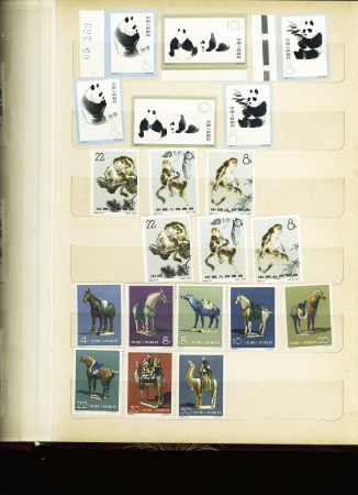 1960-1980, Un classeur de timbres neufs sans charnière.