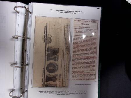 1828-1878, Collection sur la Taxation des imprimés sur +100 pages d'exposition, (la collection a été remaniée plusieurs fois et des pages changées), très bien expliquées, à