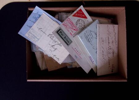 Bon ensemble de 110 lettres de Lille : marques postales, oblitérations sur timbres, CAD d'entrée et pièces diverses dont un pli Air Bleu Lille Paris (1935). TB