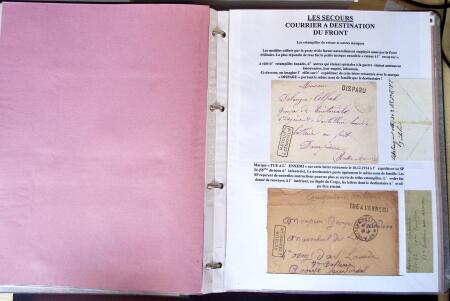 Album vert foncé : la guerre 1914 - 1918 contenant une médaille militaire, 21 CP patriotiques, 17 vignettes livret d'infirmière de l'hopital auxiliaire 101 de Troyes, 3 boutons militaires, 2 rares cartes postales de f