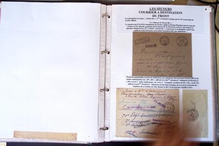 Album vert foncé : la guerre 1914 - 1918 contenant une médaille militaire, 21 CP patriotiques, 17 vignettes livret d'infirmière de l'hopital auxiliaire 101 de Troyes, 3 boutons militaires, 2 rares cartes postales de f