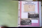 Album vert foncé : la guerre 1914 - 1918 contenant une médaille militaire, 21 CP patriotiques, 17 vignettes livret d'infirmière de l'hopital auxiliaire 101 de Troyes, 3 boutons militaires, 2 rares cartes postales de f