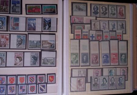 1962- 1966 Ensemble de timbres non dentelés en bord