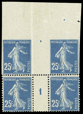 N°140, bloc de 4 millésime 1 dont paire supérieure non dentelée accidentelle. Signé Calves. TB