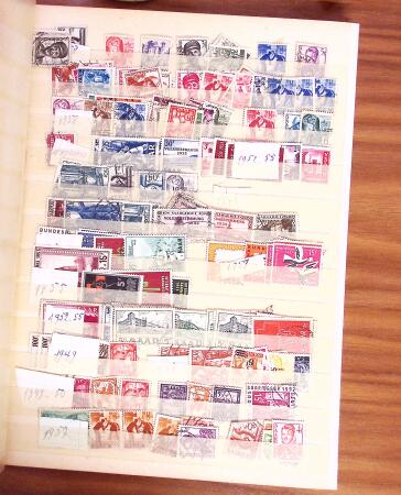1849-1980, Small all-world collection in 29 stockbooks,