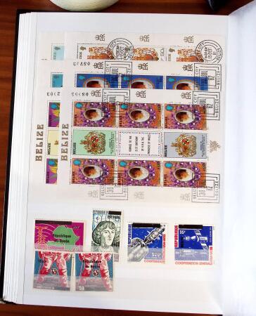1970-2010, Jolie sélection de timbres neufs du monde,