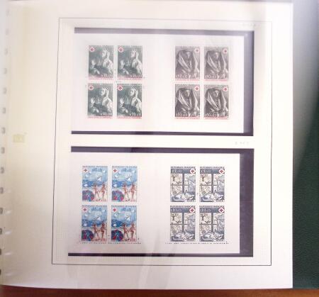 1849-1993, Collection en 17 albums et classeurs dont