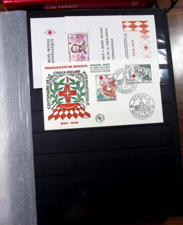 1920-1980, 2 Albums de timbres Croix-Rouge, avec colonies