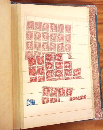 Ancien stock marchand avec surtout millésimes, carnets,